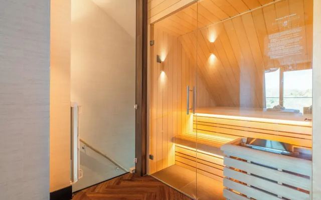 Lavish Apartment With Private Sauna