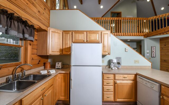 McKenzie's Cabin 2 Bedroom House