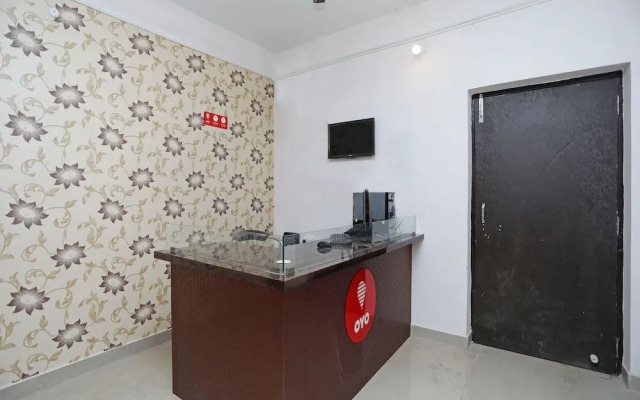 OYO 13527 Usha Residdency