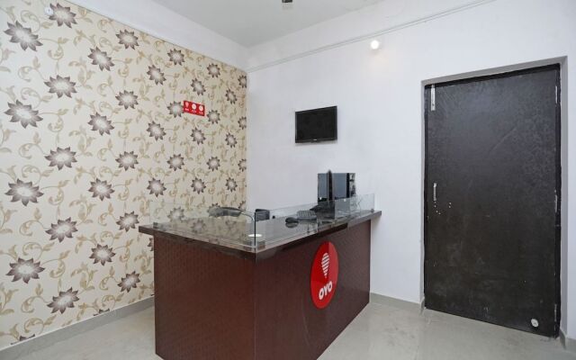 OYO 13527 Usha Residdency