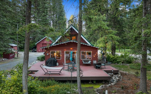 West Haus Escape 3 Bedroom Home by NW Comfy Cabins by RedAwning