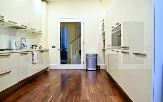 3-bedroom Apartment in Kensington