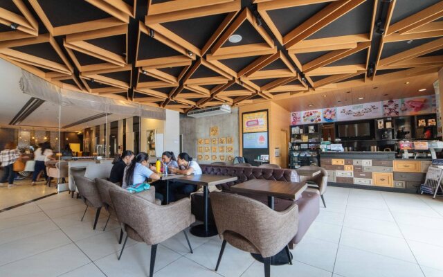 RedDoorz Premium @ West Avenue Quezon City