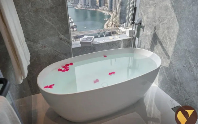 JW Marriott Marina Mall Access & Views