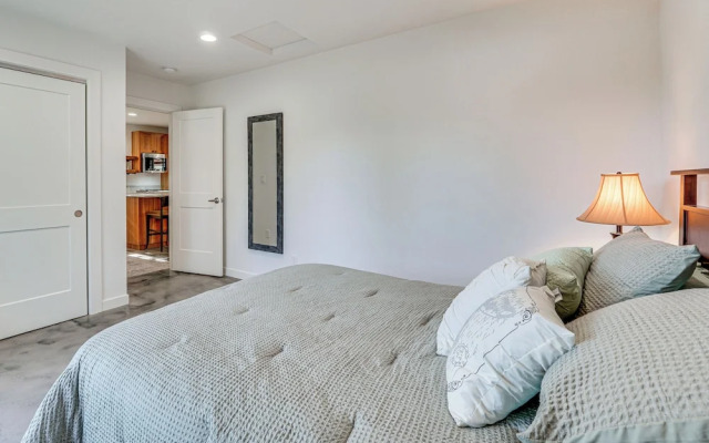 Welcoming Grants Pass Retreat - Walk to Park!