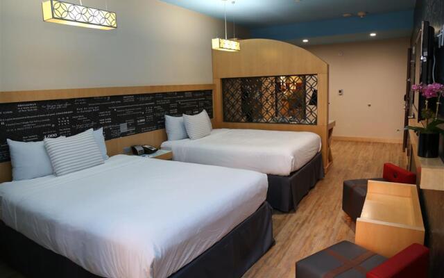 Tryp Times Square South