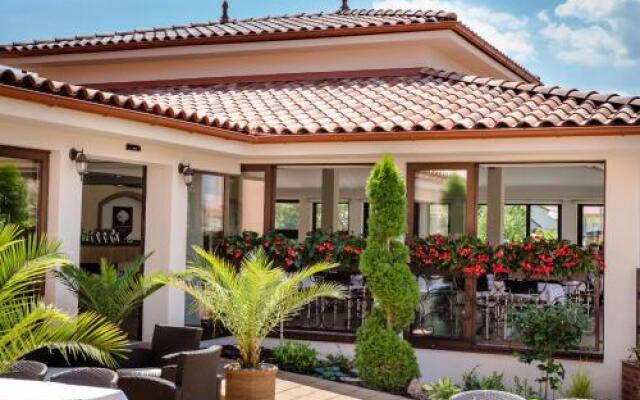 Corvin Pension And Restaurant