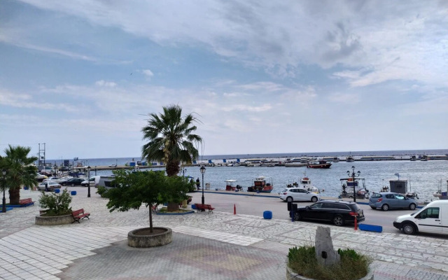 Anchors Aweigh Kassandra Sea View Apt