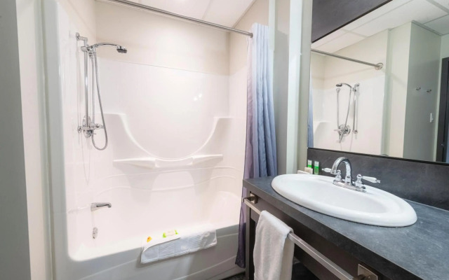 Grand Times Hotel Quebec City Airport