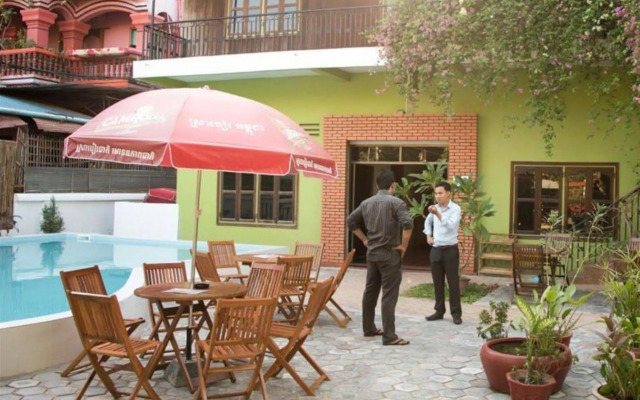 Five Rose Siem Reap Hostel
