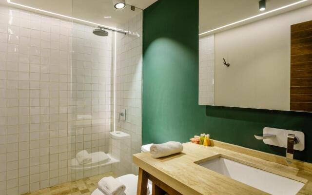 302 Modern & Luxury Apartment with private Terrace