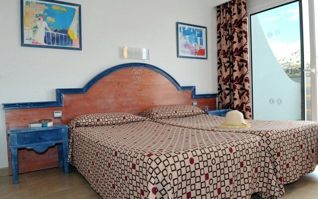 Apartamentos Cabau Cala Nova