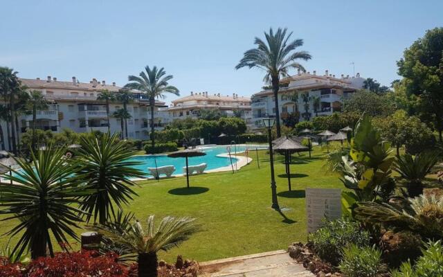 PUERTO BANUS Apartament Apartamento 2 HABITACIONES, 4 PAX, BAJO CON JARDIN URBANIZACION DAMA DE NOCHE