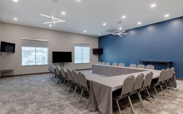MainStay Suites Cincinnati University - Uptown