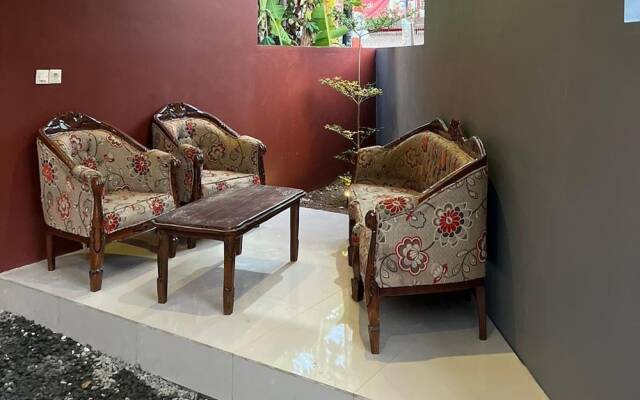 Super OYO 93514 Rubina Syariah Hotel