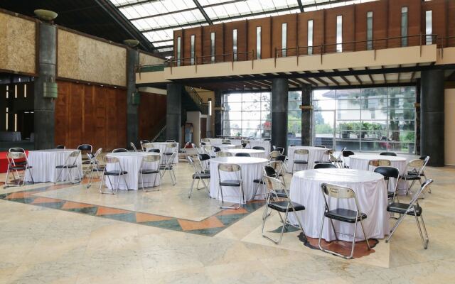 Airy Lembang Villa Istana Bunga Tulip Bandung