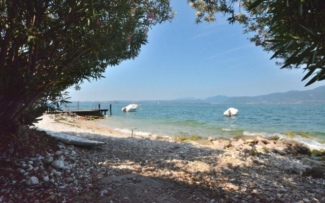 Leonardo Walsh Apartment