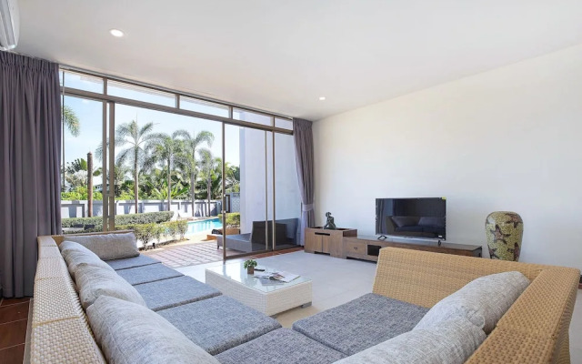 Spacious 3BR Pool Access Villa Argent 7