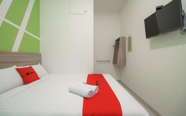 RedDoorz Plus near UIN Raden Fatah Palembang