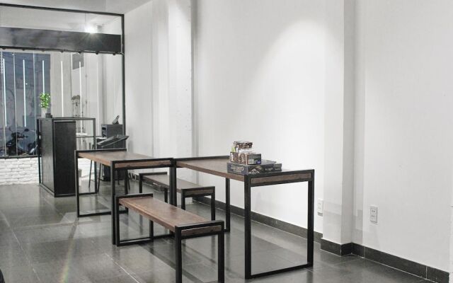 Pin Poshtel