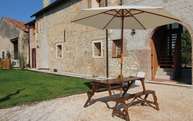 Renovated, Spacious and Cosy Countryside House. Wi-fi, Garden and Swimming Pool