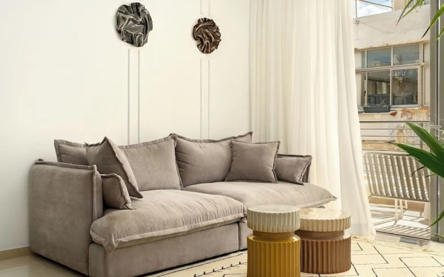 Shenkin Eclectic Blue Apt by Sea N' Rent