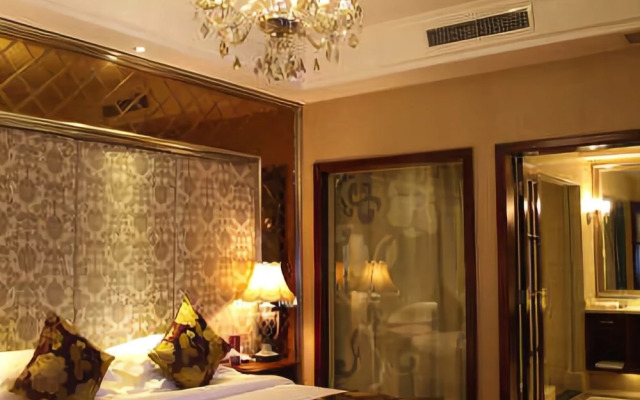 Four Seasons Moon Hotel