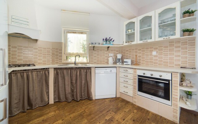 Stunning Home in Kremena With Wifi and 3 Bedrooms