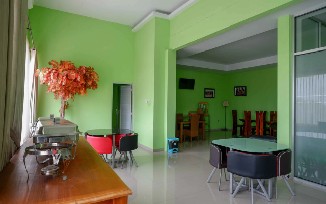 RedDoorz near Bandara Adi Soemarmo Solo