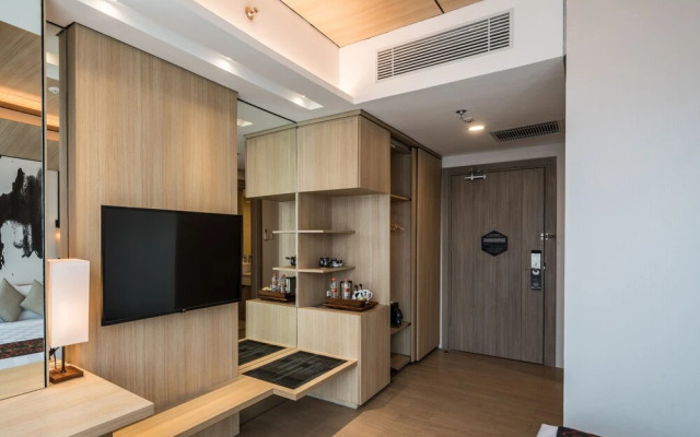 Louis Kienne Cikarang Hotel & Service Apartment