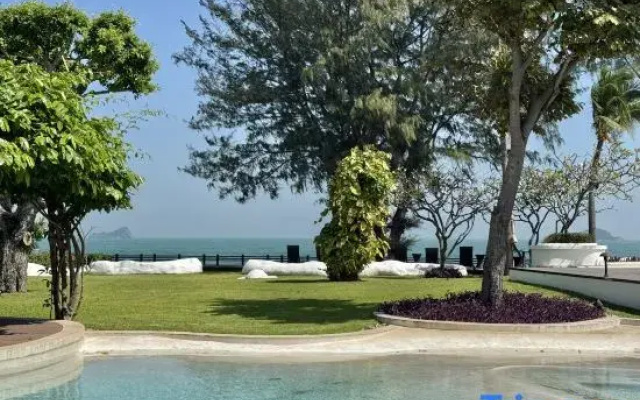Las Tortugas Beach Front Condo - family Suite Room