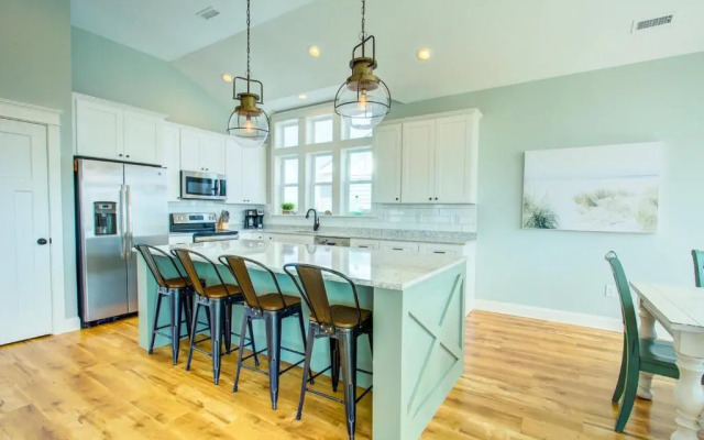 4056 - Tight Lines & Tan Lines