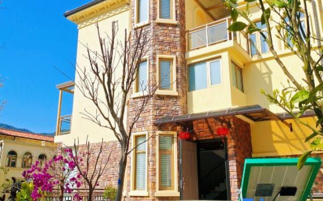 Blue Mountain Sit and Watch the Clouds B&B