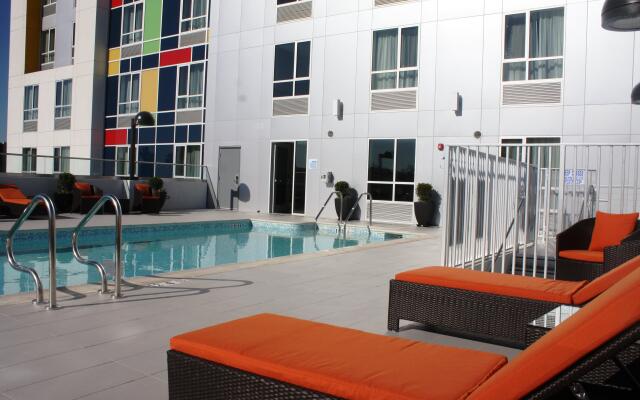 Holiday Inn Express North Hollywood - Burbank Area, an IHG Hotel