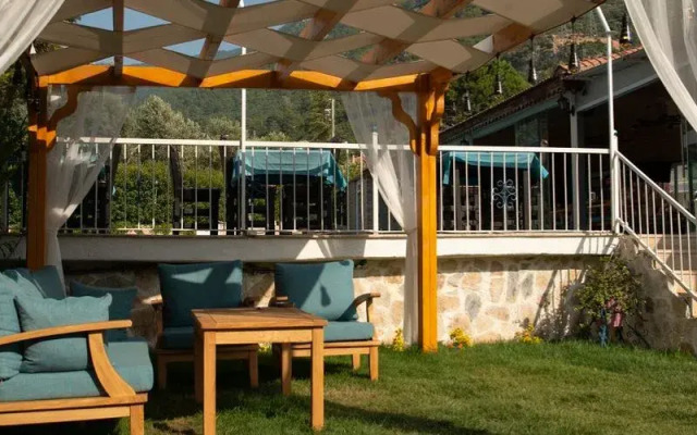 Mavi Yaprak Hotel