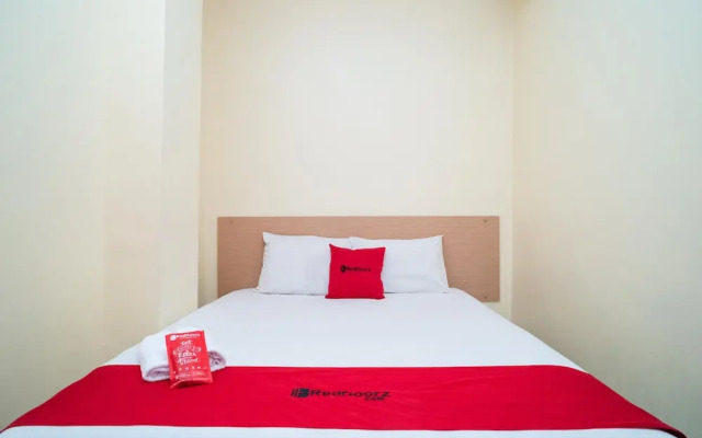 RedDoorz Syariah near Taman Siring 2