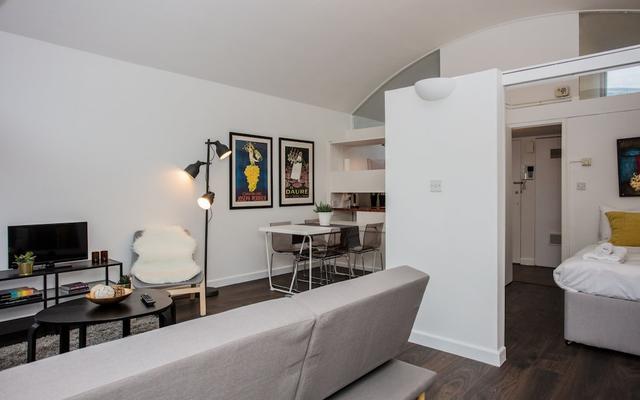 Central 2 Bed Apartment Near the Barbican