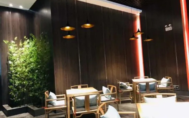 Huarong Hongfa International Hotel (People's Square)