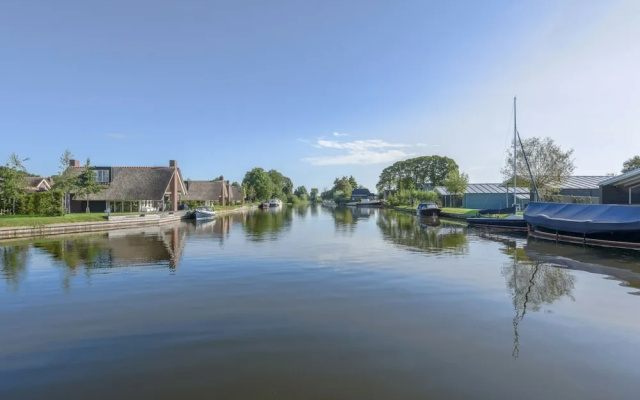 Lakeside Villa Near Sneekermeer