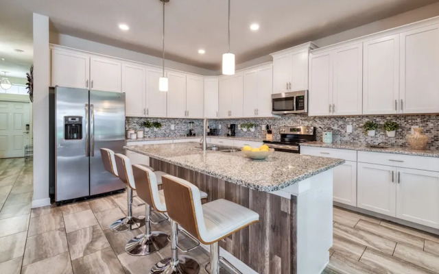 Stunning Home With Private Pool Near Disney