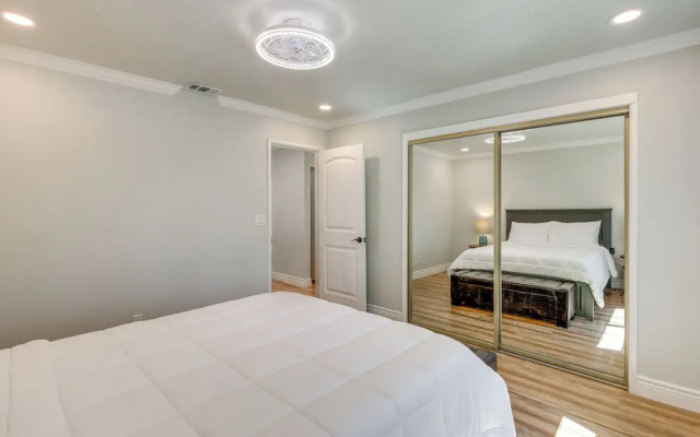 Near Slopes & Shores: Pet-friendly Sugarloaf Gem