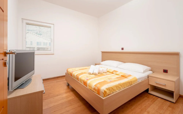Hotel Tucepi (Private Apartments)