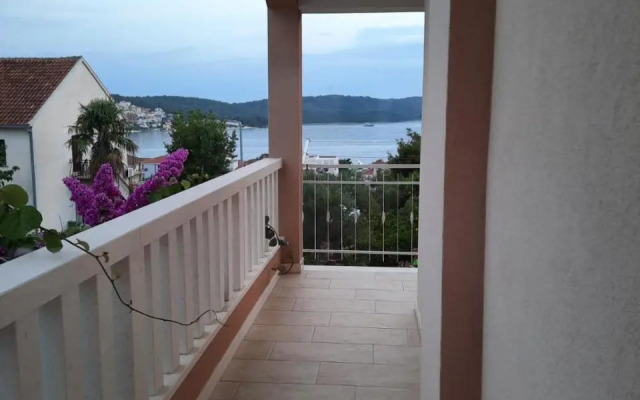Half of house to rent - family Zelenika