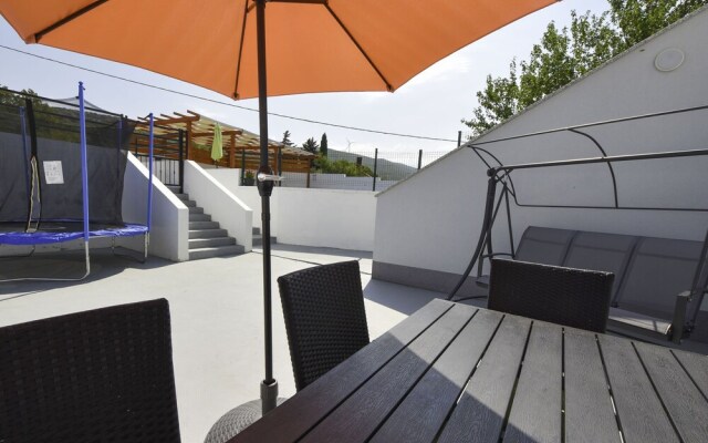 Nina Kru evo in Kru evo