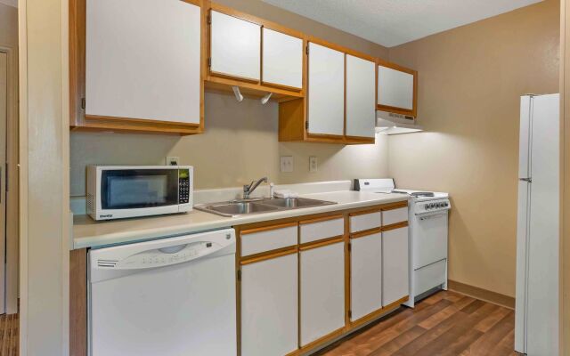 Suburban Studios Cary – RDU Airport