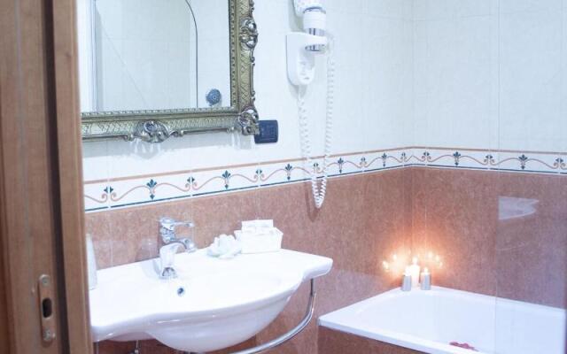 Caroline Suite
