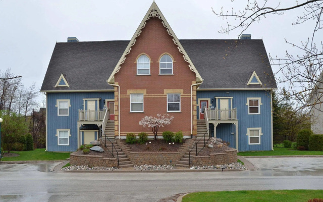 The Lodges at Blue Mountain - Historic Snowbridge Condos