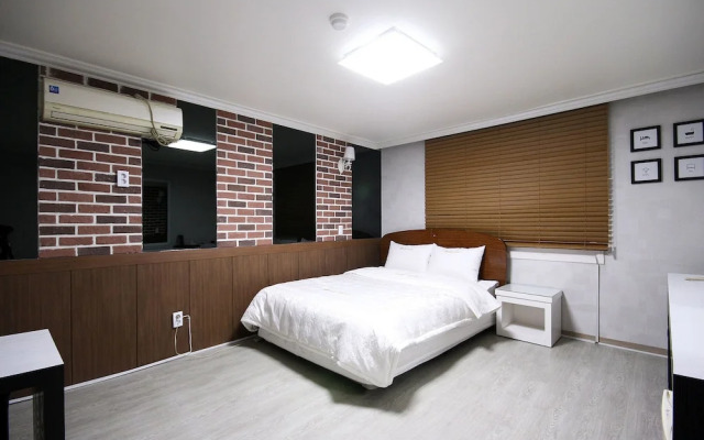 Busan Seomyeon Woori