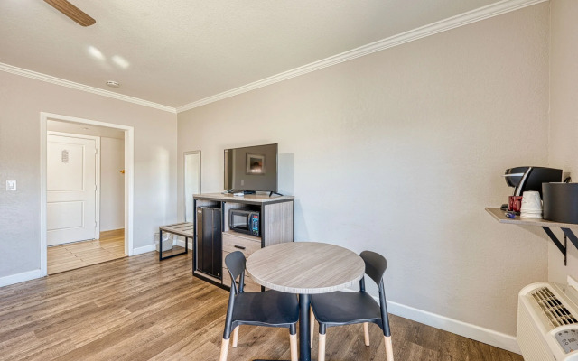 Harbor House Inn Morro Bay