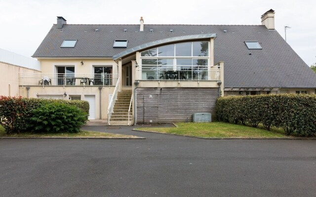 Alluring Holiday Home in Colleville-sur-mer With Terrace